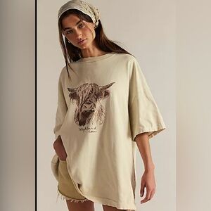 Free people / We The Free Farm Friends Tee. Highland cow